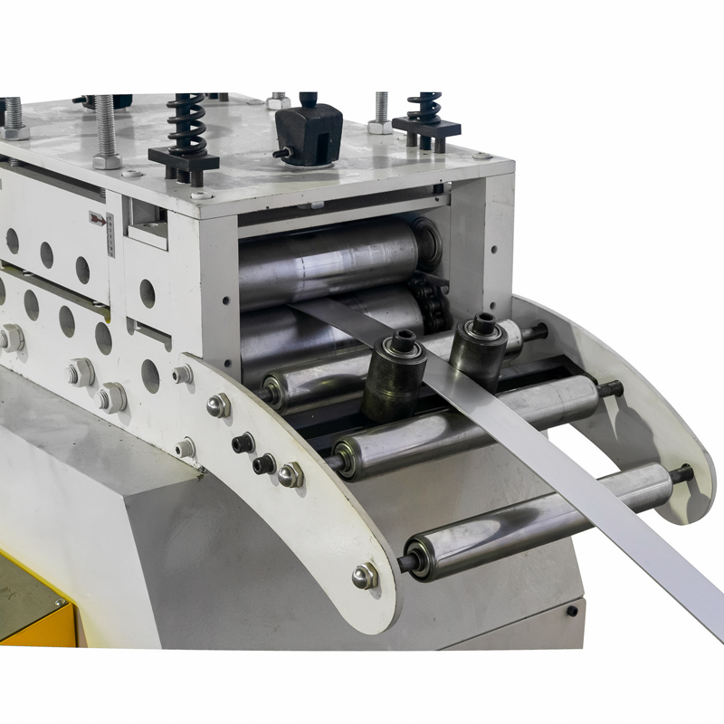 Coupe hydraulique automatique Aluminium Banneau en acier Cerceau V Machine de fabrication de serrage de bande